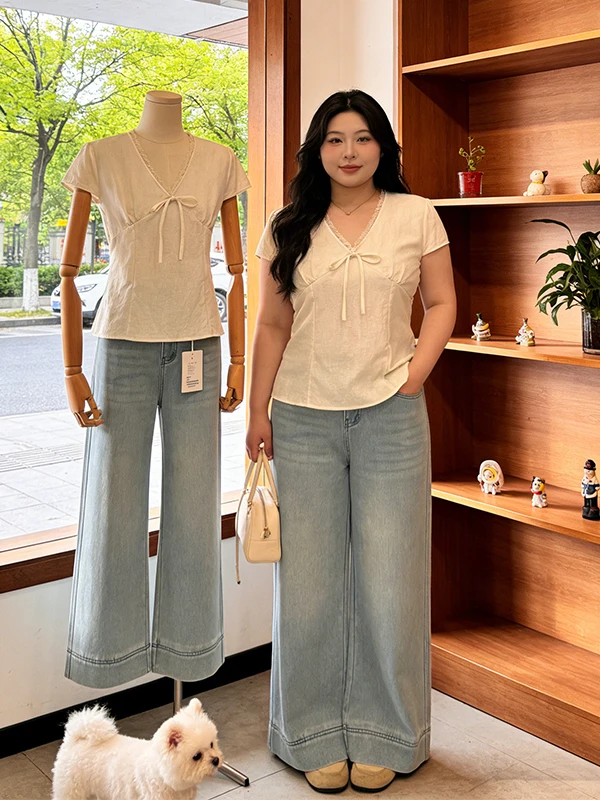 plus Size Lace Trim V-Neck Short Sleeve Shirt Women's Summer New Style Slimming Design Korean Style Loose Fit Knot
plus Size Lace Trim V-Neck Short Sleeve Shirt Women's Summer New Style Slimming Design Korean Style Loose Fit Knot