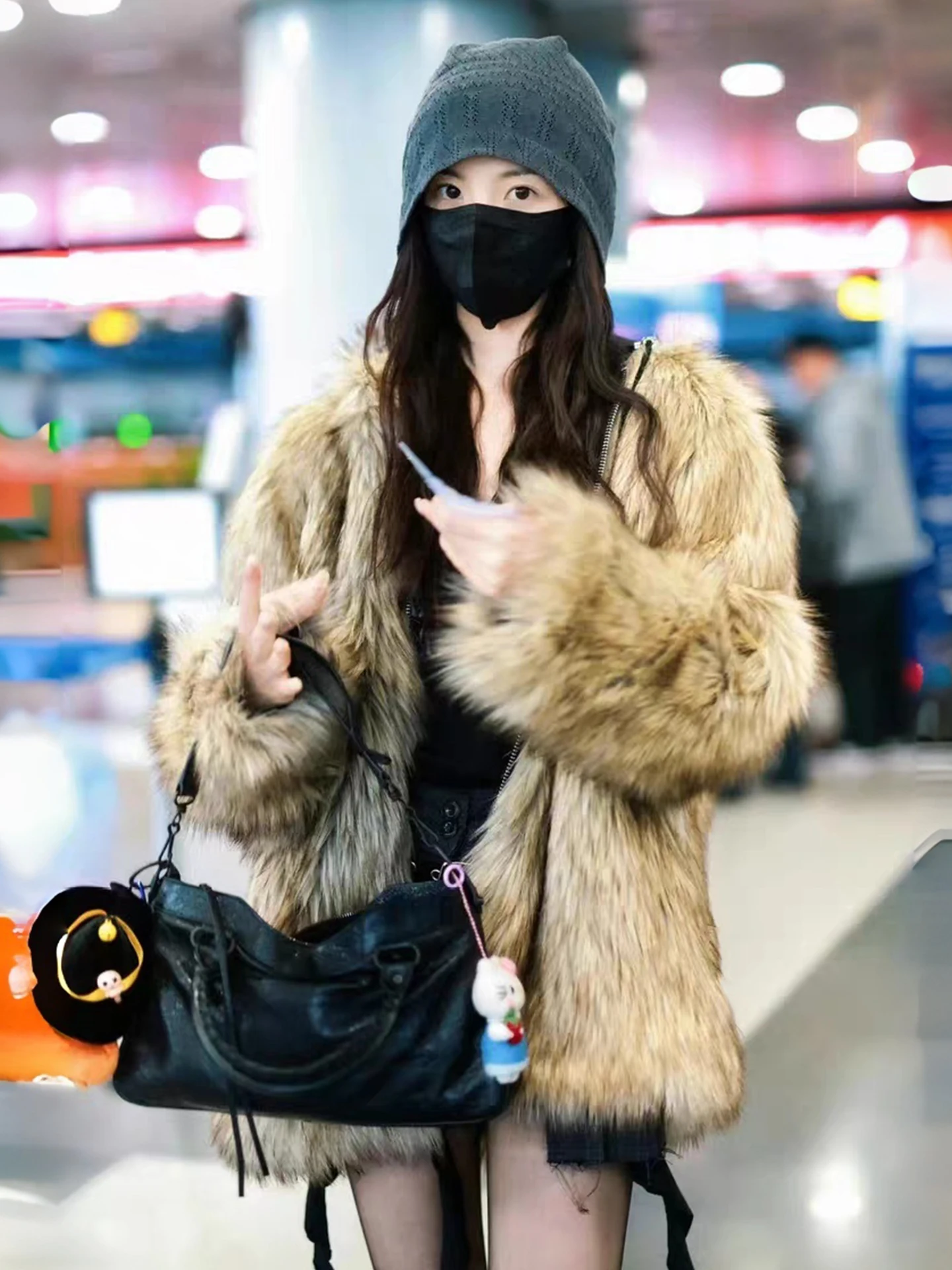 Пальто из искусственного меха Zhang Ying Yang beyond Babyopen YY, двустороннее, экологичное, новое, женское, с интегрированной шапкой, теплое, длинное, S-размер
Пальто из искусственного меха Zhang Ying Yang beyond Babyopen YY, двустороннее, экологичное, новое, женское, с интегрированной шапкой, теплое, длинное, S-размер