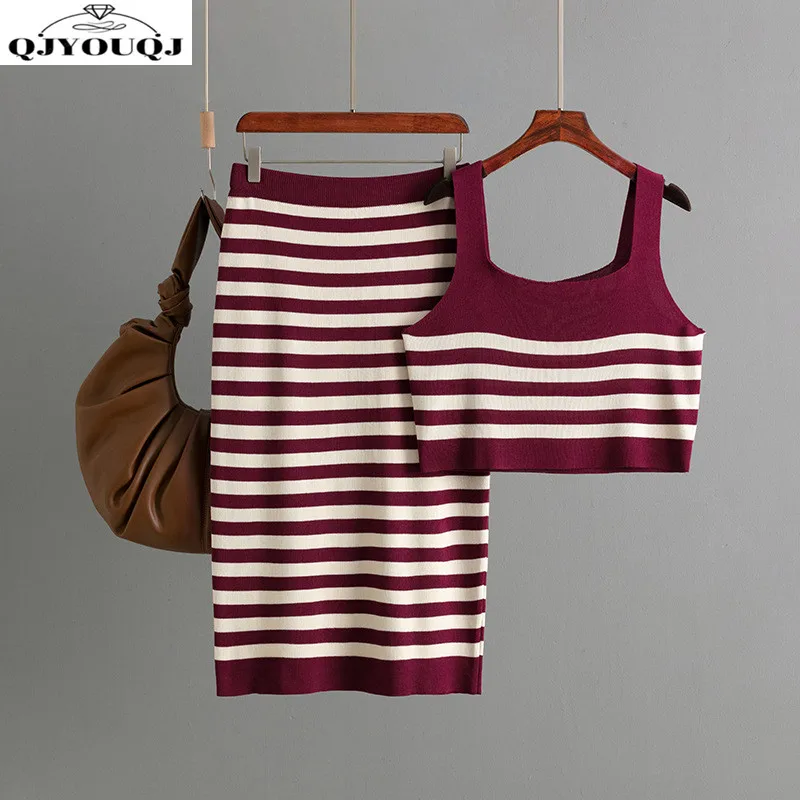 Spring and summer new color blocked striped knitted camisole vest+slim fit skirt fashion two-piece set
Spring and summer new color blocked striped knitted camisole vest+slim fit skirt fashion two-piece set