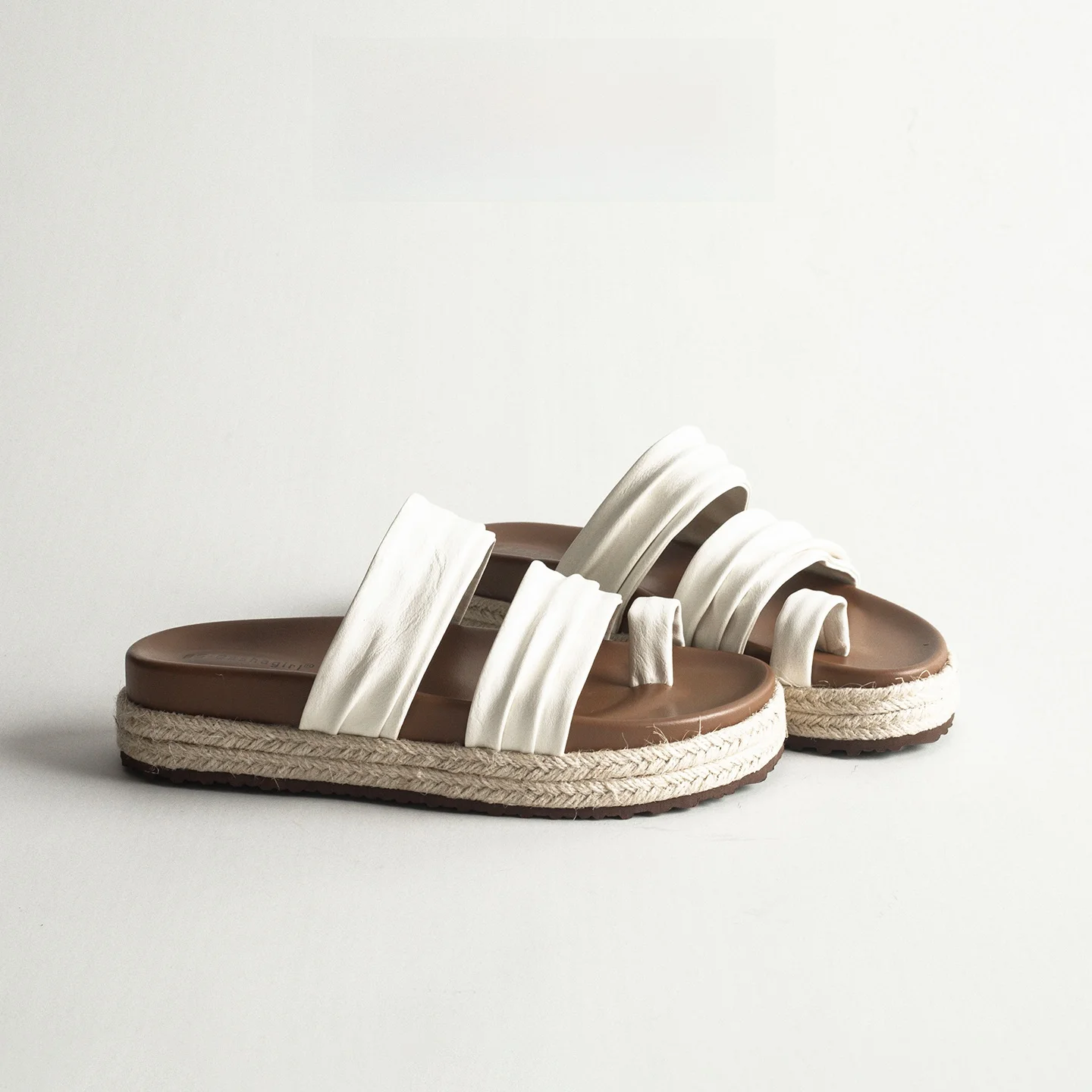 Casual Thick Bottomed Genuine Leather Sandals Women's Summer Outdoor Fashionable Match Skirts Beach Casual Flip Flops
Casual Thick Bottomed Genuine Leather Sandals Women's Summer Outdoor Fashionable Match Skirts Beach Casual Flip Flops