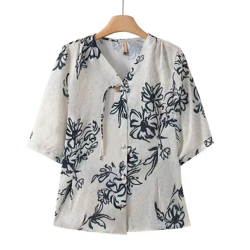 Women's New Style Spliced V-neck Buttons Tie-up Prints Fashionable Loose Versatile Casual Centre-sleeved Top
Women's New Style Spliced V-neck Buttons Tie-up Prints Fashionable Loose Versatile Casual Centre-sleeved Top