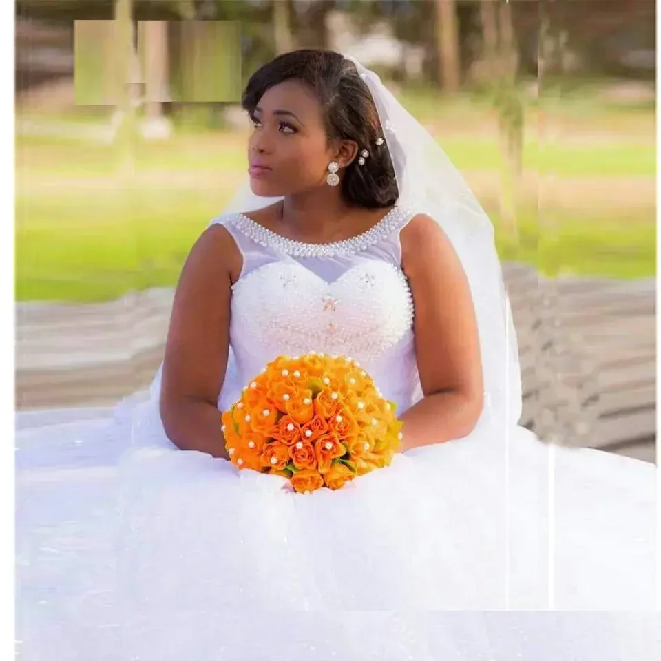 Customized Well Design Full Pearls Puffy Plus Size Ballgown Wedding Dresses Sweep Train Garden Vintage Bridal Gowns
Customized Well Design Full Pearls Puffy Plus Size Ballgown Wedding Dresses Sweep Train Garden Vintage Bridal Gowns