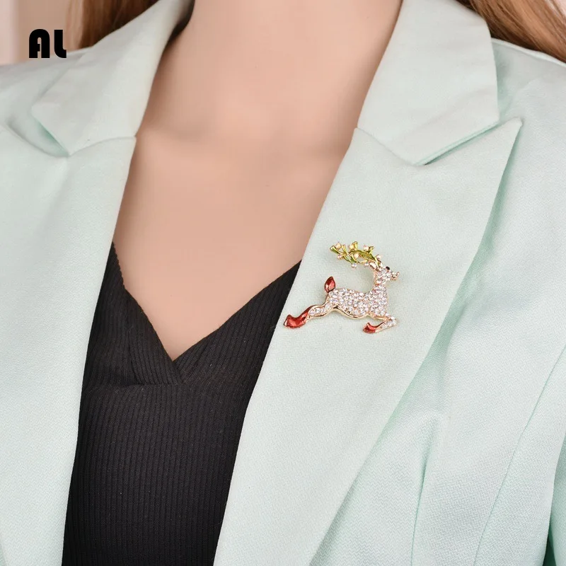 New Christmas Brooches Pins Cute Santa Snowman Hat gloves Bells Socks Candy Enamel Pin Badges For Women Gift
New Christmas Brooches Pins Cute Santa Snowman Hat gloves Bells Socks Candy Enamel Pin Badges For Women Gift