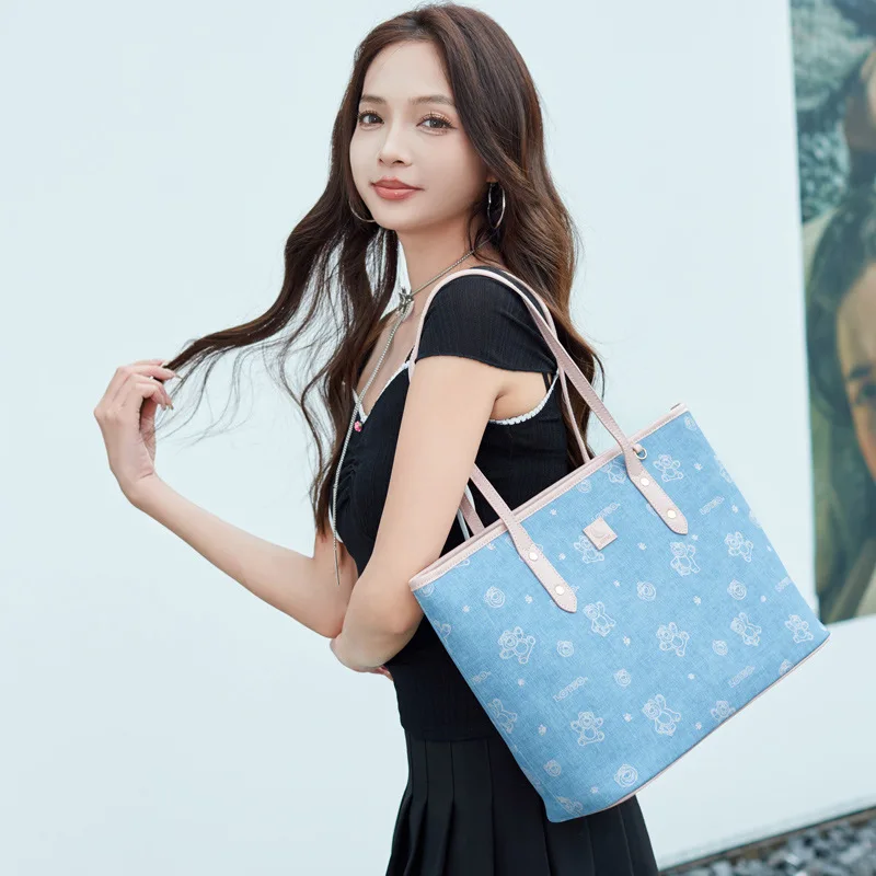 Оригинальные сумки и кошельки Disney, оригинальный чехол, милая сумка-тоут с клубничным мишкой, женская сумка через плечо большой вместимости, высокого качества.
Оригинальные сумки и кошельки Disney, оригинальный чехол, милая сумка-тоут с клубничным мишкой, женская сумка через плечо большой вместимости, высокого качества.