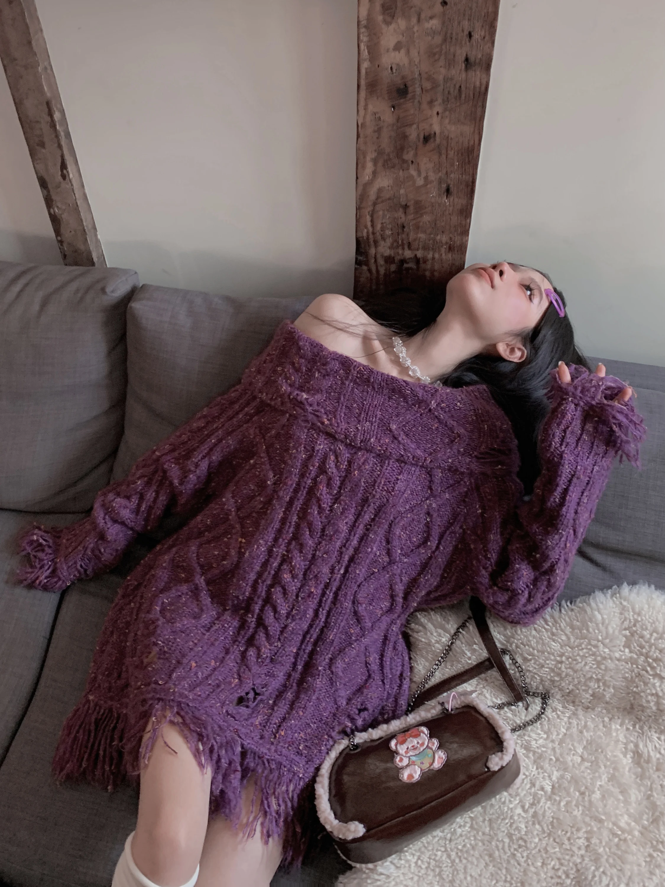 Laid-ba Sle Women's Knitted Sweater FunnJ Square Table Design Hole Vintage Inner Wear Straight Tube Long Sve Mid-Length
Laid-ba Sle Women's Knitted Sweater FunnJ Square Table Design Hole Vintage Inner Wear Straight Tube Long Sve Mid-Length