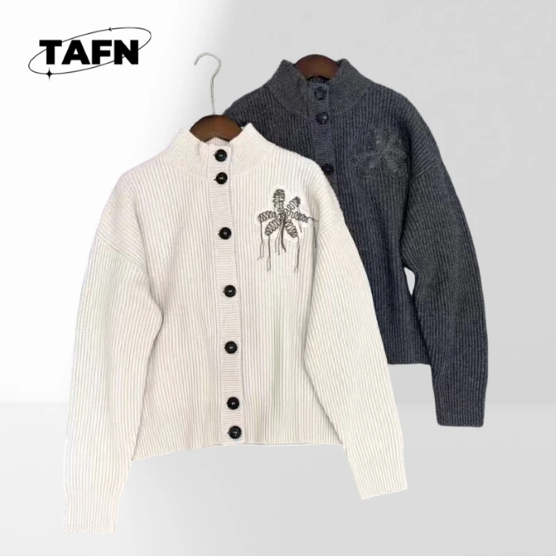 25 Popular European and American Style Advanced Cashmere Warm Banquet Women's Single-Breasted Trendy Comfortable AC0102
25 Popular European and American Style Advanced Cashmere Warm Banquet Women's Single-Breasted Trendy Comfortable AC0102