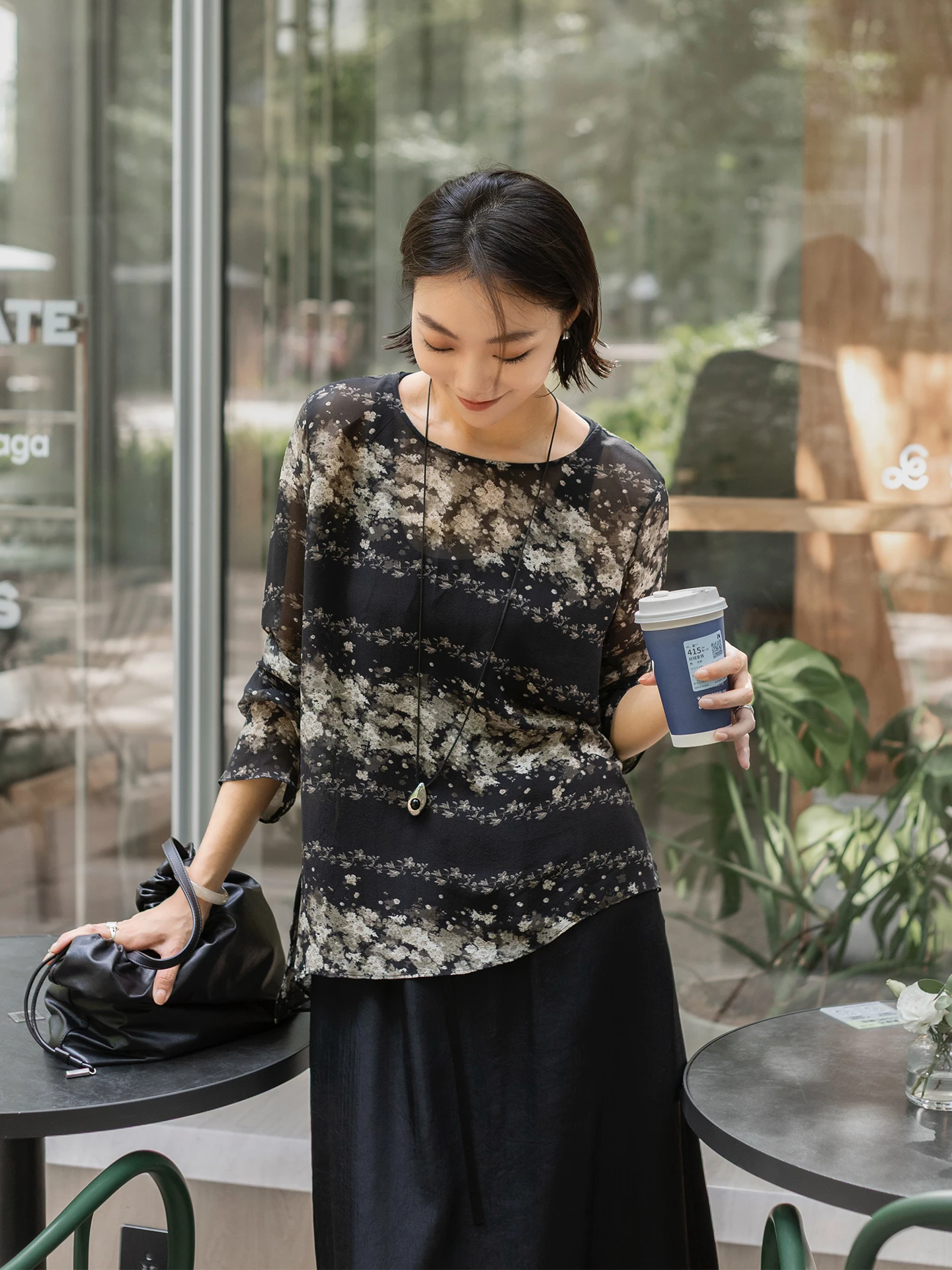 Casual Sle Silk T-irt Women's round Ne Long Sve Loose Fit Versatile Thin Silk Top Sweat Absorbent Summer Wear
Casual Sle Silk T-irt Women's round Ne Long Sve Loose Fit Versatile Thin Silk Top Sweat Absorbent Summer Wear