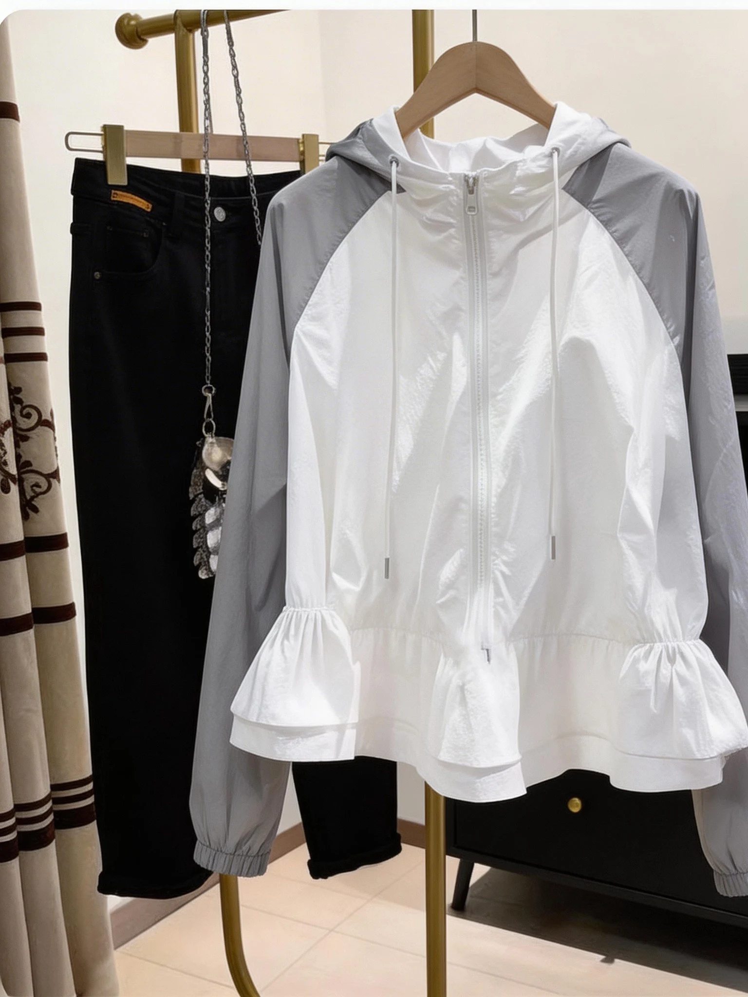 Color Block Design Sensation Outerwear Sunscreen Clothes Small Size Fashionable Women's Premium Clothing Long Sleeve Zipper
Color Block Design Sensation Outerwear Sunscreen Clothes Small Size Fashionable Women's Premium Clothing Long Sleeve Zipper