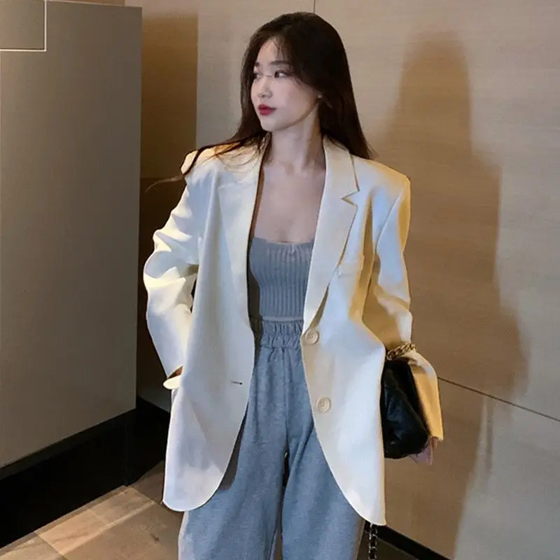 A New Retro Hong Kong-style Versatile Loose and Slimming Casual Suit Jacket for Women in Spring Autumn 2025 Simple Commuting
A New Retro Hong Kong-style Versatile Loose and Slimming Casual Suit Jacket for Women in Spring Autumn 2025 Simple Commuting