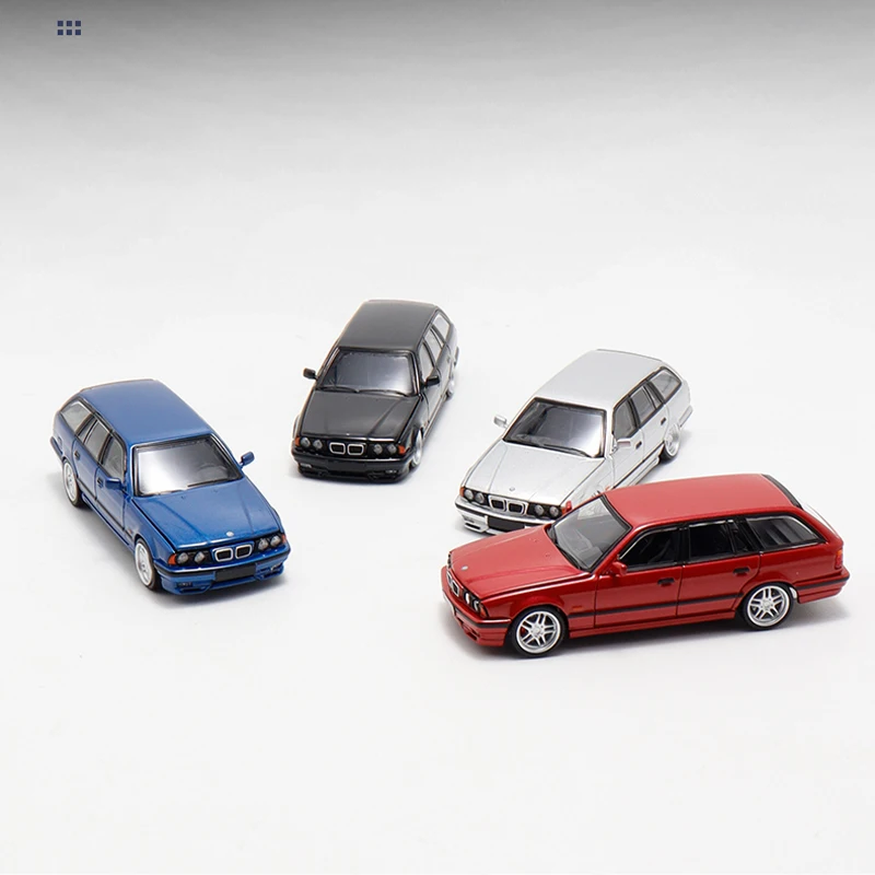 Diecast 1:64 Scale E34 TOURING Simulation Alloy Car Model Static Display Collectible Toy Gift Souvenir Decoration
Diecast 1:64 Scale E34 TOURING Simulation Alloy Car Model Static Display Collectible Toy Gift Souvenir Decoration