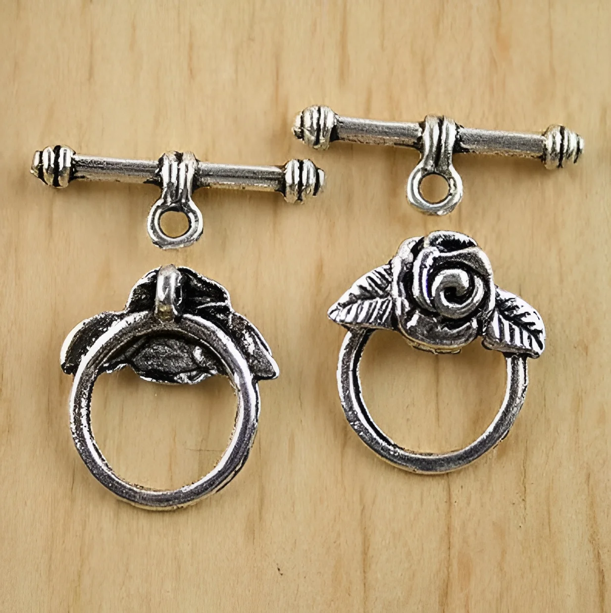 10sets Toggle 24x8mm , Ring19x17mm Tibetan Silver color flower Toggle Clasps for jewelry Findings HWH0001
10sets Toggle 24x8mm , Ring19x17mm Tibetan Silver color flower Toggle Clasps for jewelry Findings HWH0001
