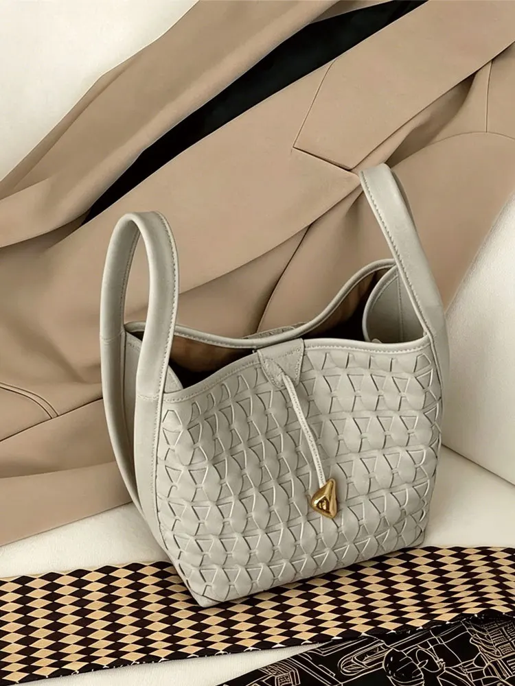 Beige Bucket Bag Women's Commuter Bag Versatile Lightweight Luxury Handbag Soft PU Leather Single Shoulder Bag for Youth
Beige Bucket Bag Women's Commuter Bag Versatile Lightweight Luxury Handbag Soft PU Leather Single Shoulder Bag for Youth
