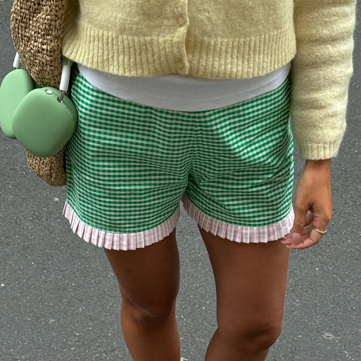 Y2K женские шорты-боксеры с рюшами на подоле, милые эластичные свободные шорты в клетку с высокой талией и принтом, летние брюки на выход
Y2K женские шорты-боксеры с рюшами на подоле, милые эластичные свободные шорты в клетку с высокой талией и принтом, летние брюки на выход