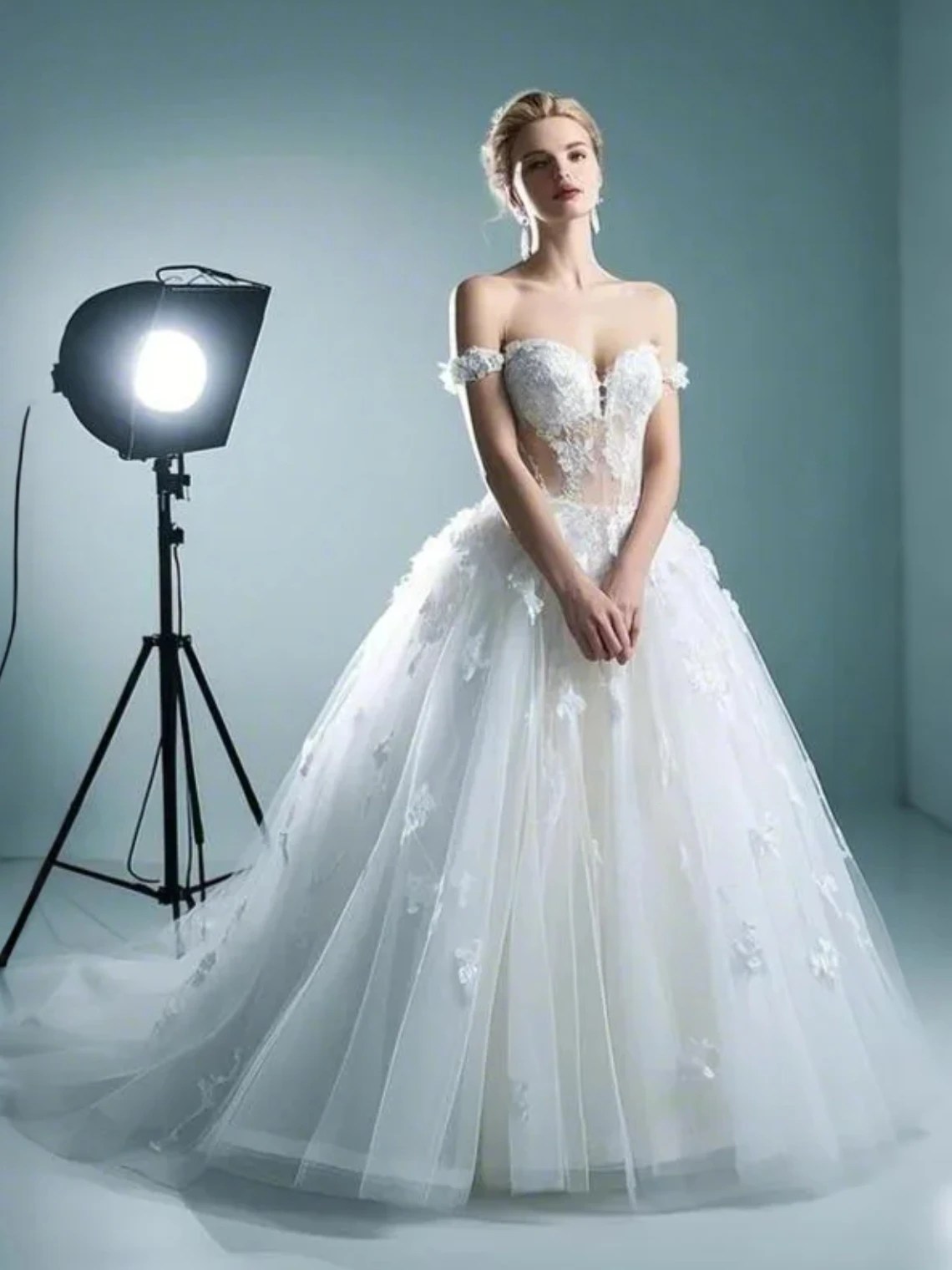 Elegant Wedding Dress Sexy A-Line Floor Length Strapless Tulle Sleeveless Appliques Beach Bridal Gown 2025 free customized
Elegant Wedding Dress Sexy A-Line Floor Length Strapless Tulle Sleeveless Appliques Beach Bridal Gown 2025 free customized