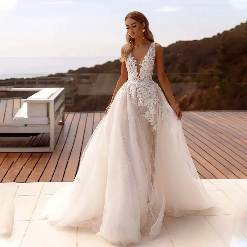 Sexy V-neck Lace Applique A Line Wedding Dress Backless Side Slit Custom Made Formal Bridal Grown Boho Vestido De Novia Robe
Sexy V-neck Lace Applique A Line Wedding Dress Backless Side Slit Custom Made Formal Bridal Grown Boho Vestido De Novia Robe