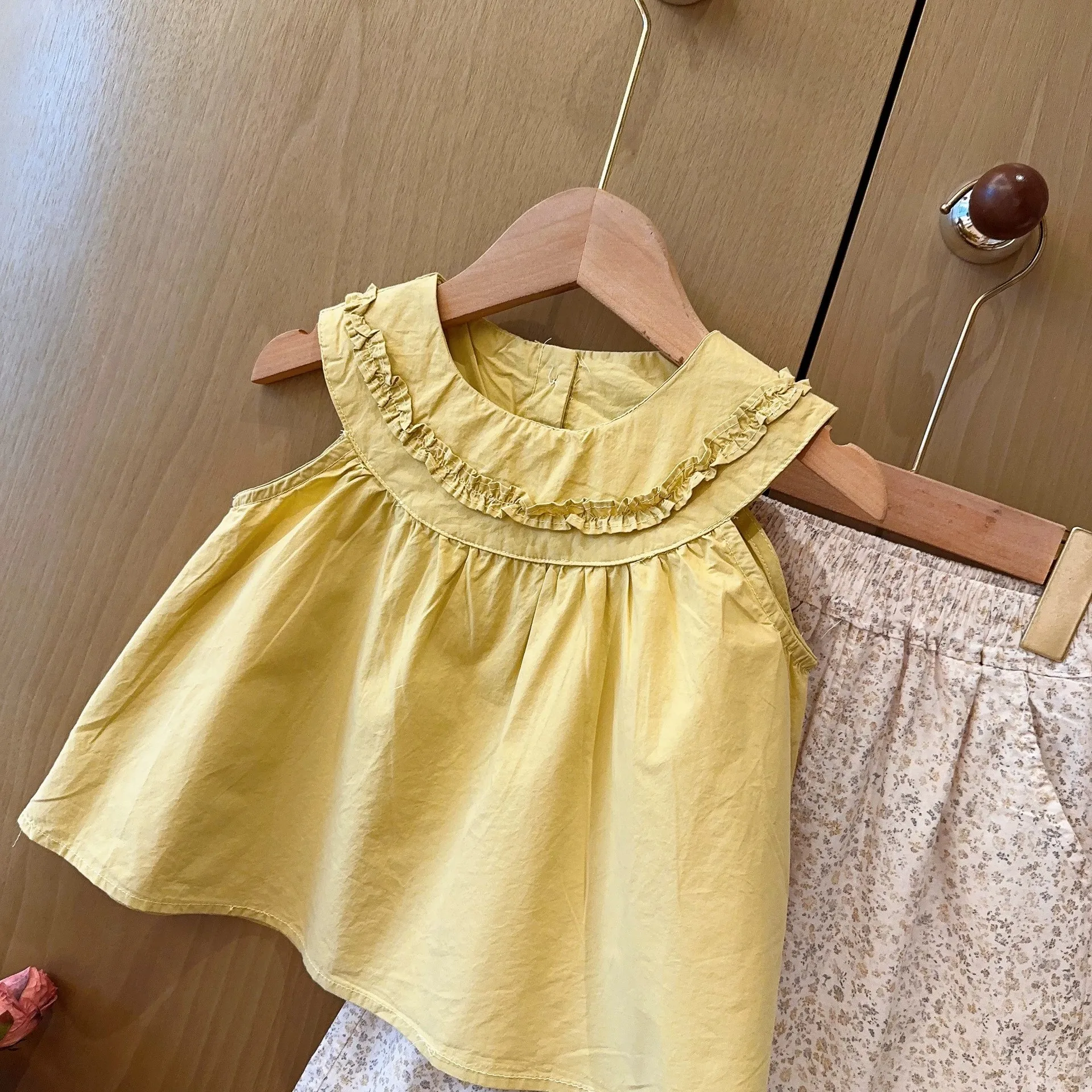 Girls Summer Style Lovely 2PCS SETS kids' sets and outfits Roupas Infantil Menina T-Shirt and Shorts Play Set
Girls Summer Style Lovely 2PCS SETS kids' sets and outfits Roupas Infantil Menina T-Shirt and Shorts Play Set