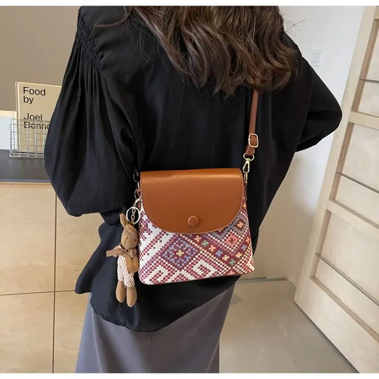 Women's Canvas Crossbody Bag with Ethnic Embroidery, Waterproof Beach Tote for Summer Travel, Multi-Pocket Shoulder Purse
Women's Canvas Crossbody Bag with Ethnic Embroidery, Waterproof Beach Tote for Summer Travel, Multi-Pocket Shoulder Purse