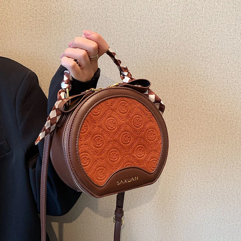 2025 Новая женская уникальная модная маленькая круглая сумка в стиле ретро — текстурированная сумка через плечо — повседневная универсальная сумка через плечо, стильная повседневная сумка
2025 Новая женская уникальная модная маленькая круглая сумка в стиле ретро — текстурированная сумка через плечо — повседневная универсальная сумка через плечо, стильная повседневная сумка