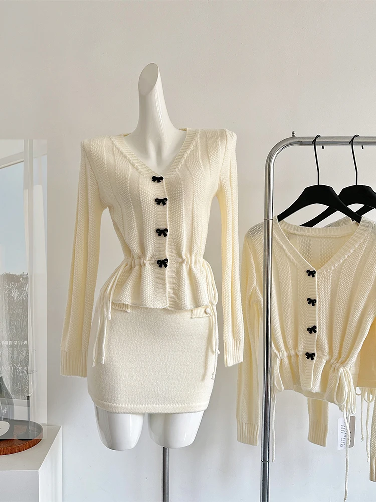 Women's Apricot Two Piece Suit 90s Vintage Long Sleeve Sweater and Mini Skirt Harajuku Y2k Skirt Sets 2000s Fashion Clothes 2024
Women's Apricot Two Piece Suit 90s Vintage Long Sleeve Sweater and Mini Skirt Harajuku Y2k Skirt Sets 2000s Fashion Clothes 2024