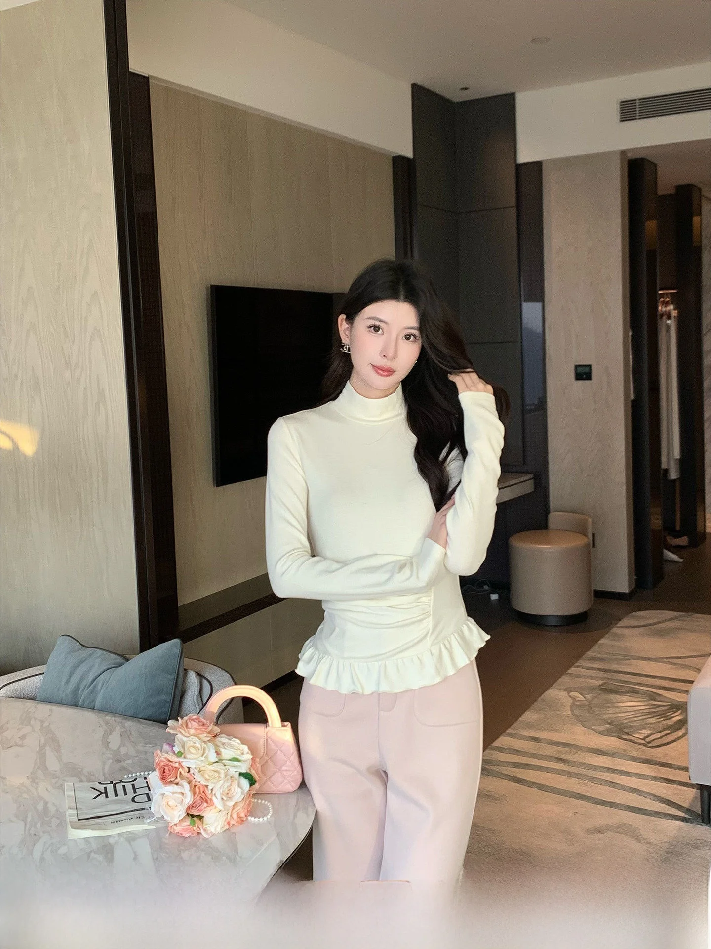 Kun Angel Skin Long Sve Knitted Base irt Women's Design Spring Inner Wear Korean Sle V-Ne Regular Fit Faion irt
Kun Angel Skin Long Sve Knitted Base irt Women's Design Spring Inner Wear Korean Sle V-Ne Regular Fit Faion irt