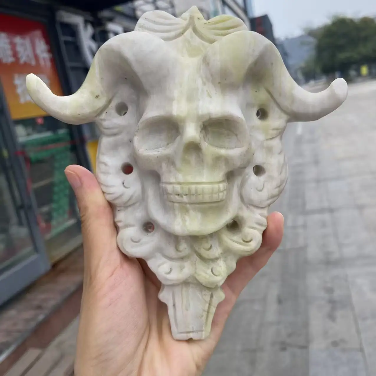 13-15cm Natural Tree Jade Skull, Quartz Crystal Ore Carved Devil Head, Mineral Reiki Healing, Degaussing Decor
13-15cm Natural Tree Jade Skull, Quartz Crystal Ore Carved Devil Head, Mineral Reiki Healing, Degaussing Decor