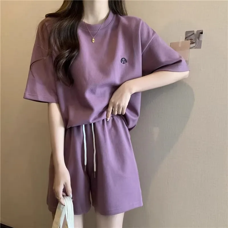 Summer 2025 Women's Casual Loose Korean Style Sportswear Set Short Sleeve T-Shirt And Wide Leg Shorts Two-Piece Ensemble
Summer 2025 Women's Casual Loose Korean Style Sportswear Set Short Sleeve T-Shirt And Wide Leg Shorts Two-Piece Ensemble