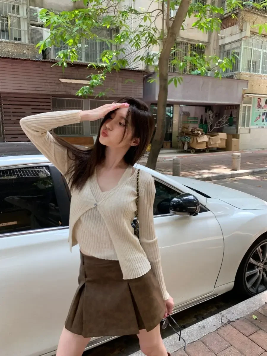Solid Hotsweet Preppy Style Fake Two Piece Sueters Mujer Pullovers Patchwork Knitted Women Japanese Sweaters Halter V Neck Y2k
Solid Hotsweet Preppy Style Fake Two Piece Sueters Mujer Pullovers Patchwork Knitted Women Japanese Sweaters Halter V Neck Y2k