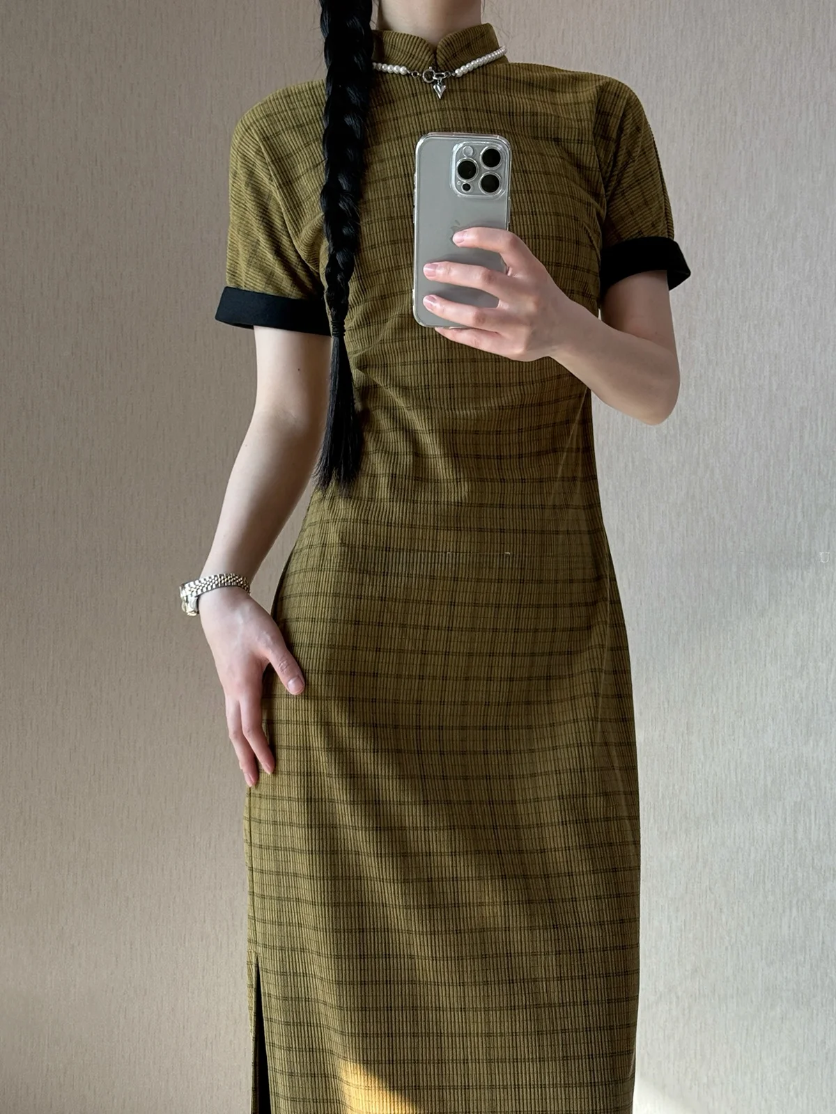 Ditsy Floral Corduroy Short Sleeve Qipao Dress Anti-Wrinkle Long Skirt Vintage Style Girls Chenille Fabric Daily Wear
Ditsy Floral Corduroy Short Sleeve Qipao Dress Anti-Wrinkle Long Skirt Vintage Style Girls Chenille Fabric Daily Wear