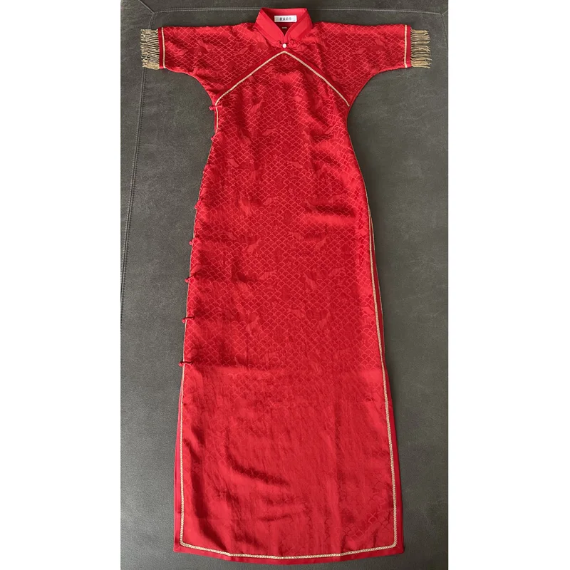 Красный Slim Fit Marriage Dr Koi Fi Традиционный ретро-воротник Qipao Ele Long ort Sve High Slit
Красный Slim Fit Marriage Dr Koi Fi Традиционный ретро-воротник Qipao Ele Long ort Sve High Slit