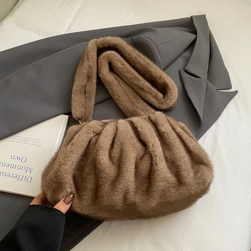 Fashionable Wrinkled Cloud Bag Soft Faux Fur Small Shoulder Bags for Women 2025 Winter Trend Korean Plush Handbags Crossbody Bag
Fashionable Wrinkled Cloud Bag Soft Faux Fur Small Shoulder Bags for Women 2025 Winter Trend Korean Plush Handbags Crossbody Bag
