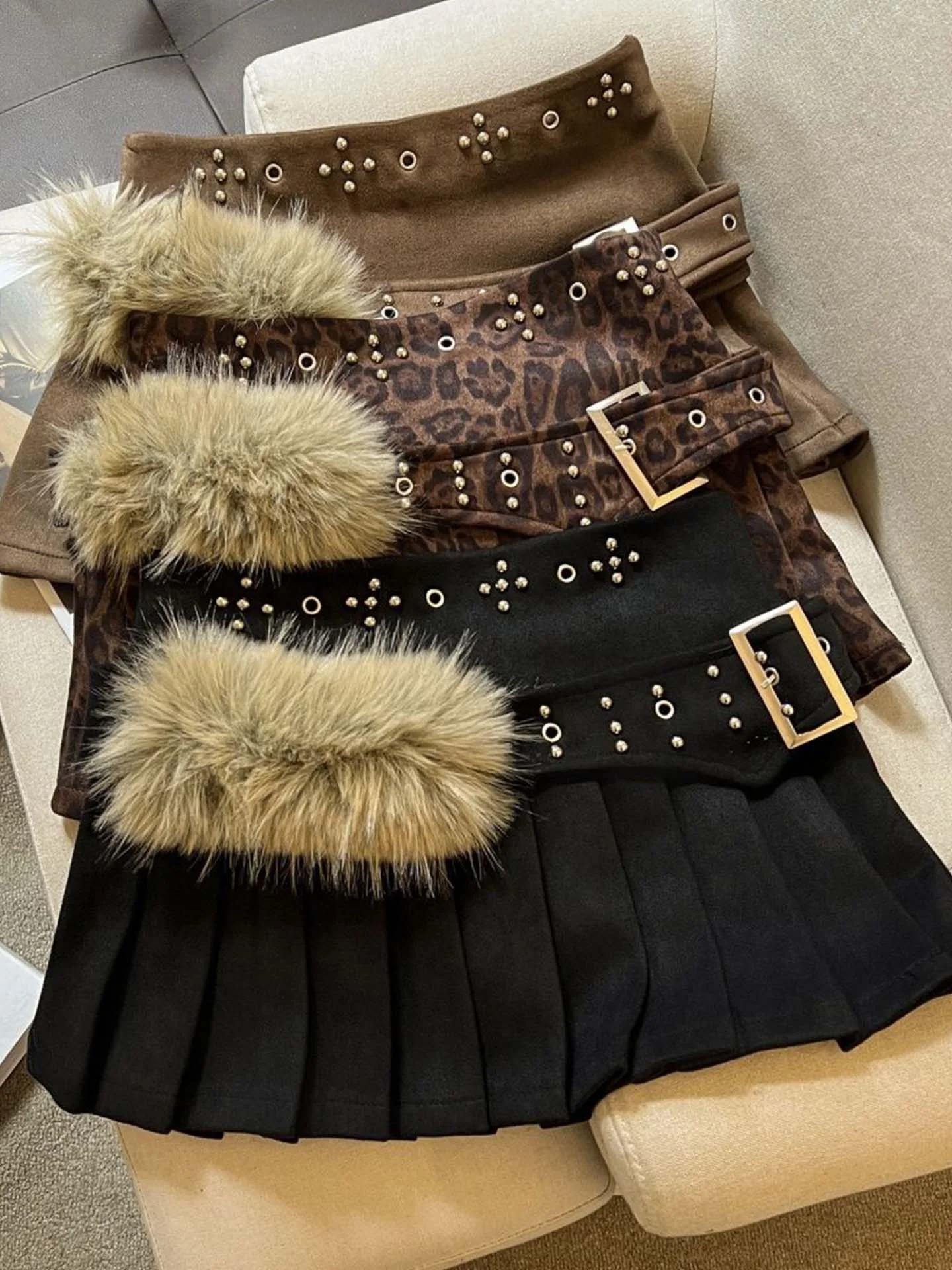 Американская замшевая юбка с высокой талией, женская, А-силуэт, плиссированная, короткая, утягивающая, с защитой от просвечивания, для коррекции фигуры
Американская замшевая юбка с высокой талией, женская, А-силуэт, плиссированная, короткая, утягивающая, с защитой от просвечивания, для коррекции фигуры