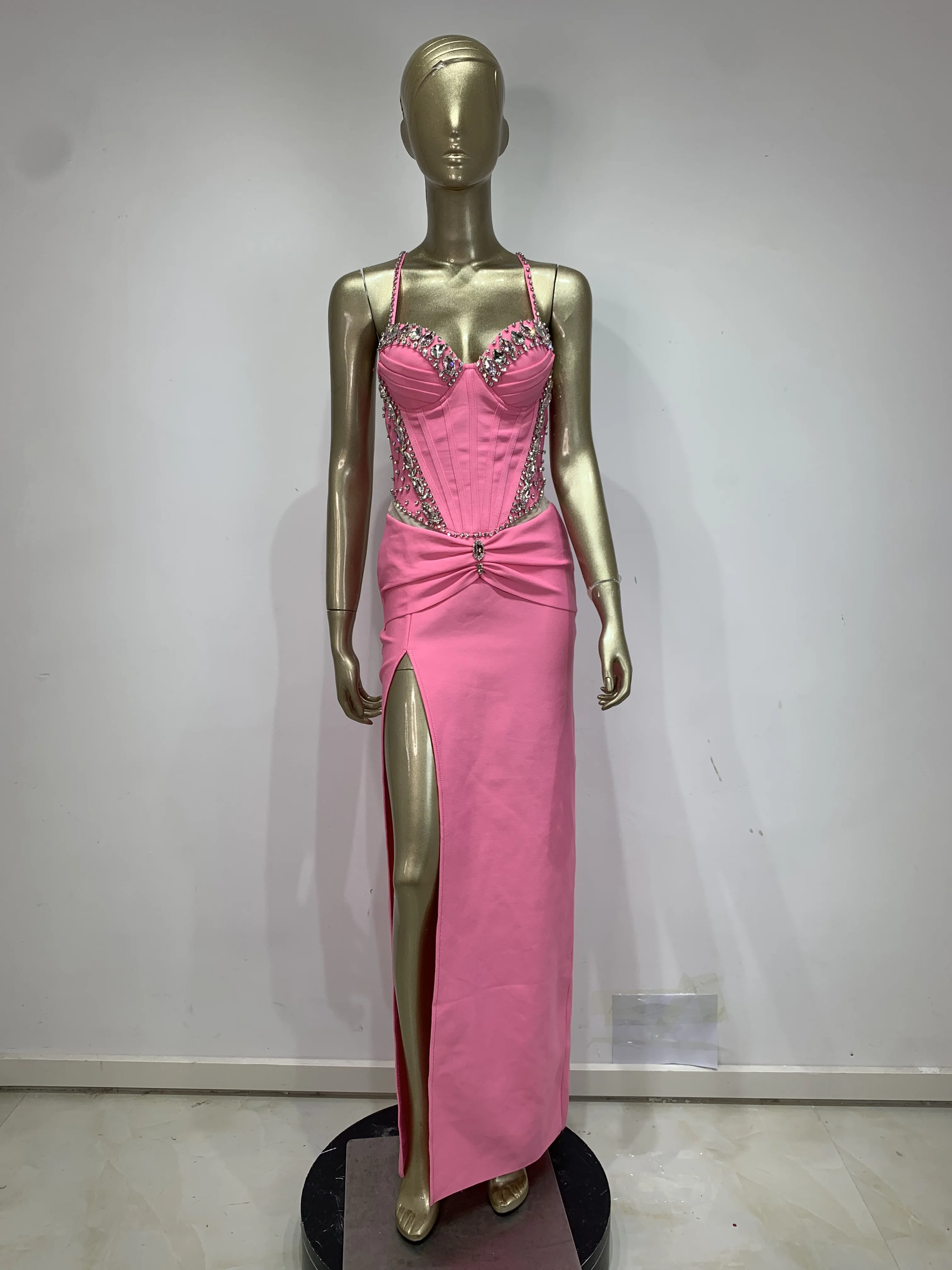 Women Sexy Rhinestone Pink Sleeveless Bandage Dress 2025 New Arrival Celebrity Elegant Evening Party Wedding Guest Dresses
Women Sexy Rhinestone Pink Sleeveless Bandage Dress 2025 New Arrival Celebrity Elegant Evening Party Wedding Guest Dresses