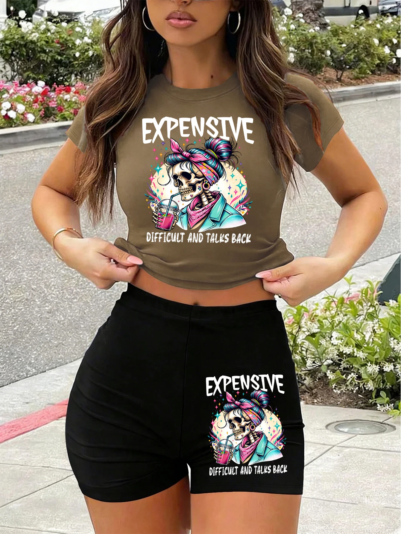 Комплект: укороченная футболка с принтом «Черепа» и летние шорты с эффектом утяжки талии, эластичные леггинсы, облегающий хлопковый топ.
Комплект: укороченная футболка с принтом «Черепа» и летние шорты с эффектом утяжки талии, эластичные леггинсы, облегающий хлопковый топ.