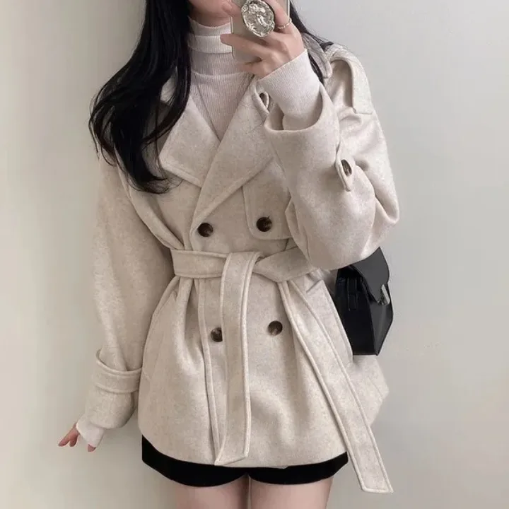 Женское шерстяное пальто в стиле ретро Briti Sle, двухрядное пальто на пуговицах с поясом, верхняя одежда, шикарная зимняя модная одежда для поездок на работу, корейский свободный крой
Женское шерстяное пальто в стиле ретро Briti Sle, двухрядное пальто на пуговицах с поясом, верхняя одежда, шикарная зимняя модная одежда для поездок на работу, корейский свободный крой
