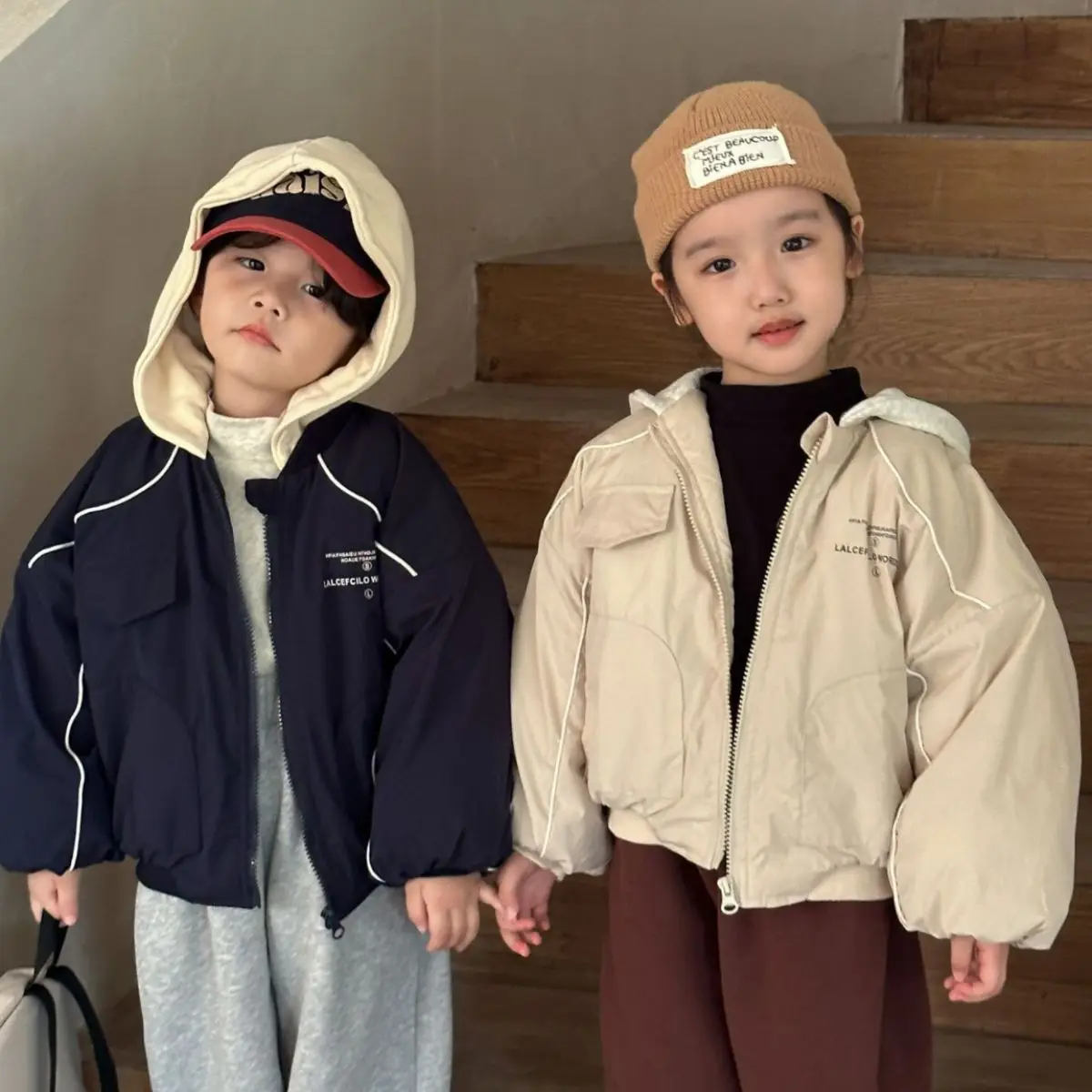 Children Hooded Warm Parkas 1-10 Years Autumn Winter Boy Letter Fleece Thicken Tops Jacekt Solid Girl Kid Fleece Cotton Coat
Children Hooded Warm Parkas 1-10 Years Autumn Winter Boy Letter Fleece Thicken Tops Jacekt Solid Girl Kid Fleece Cotton Coat