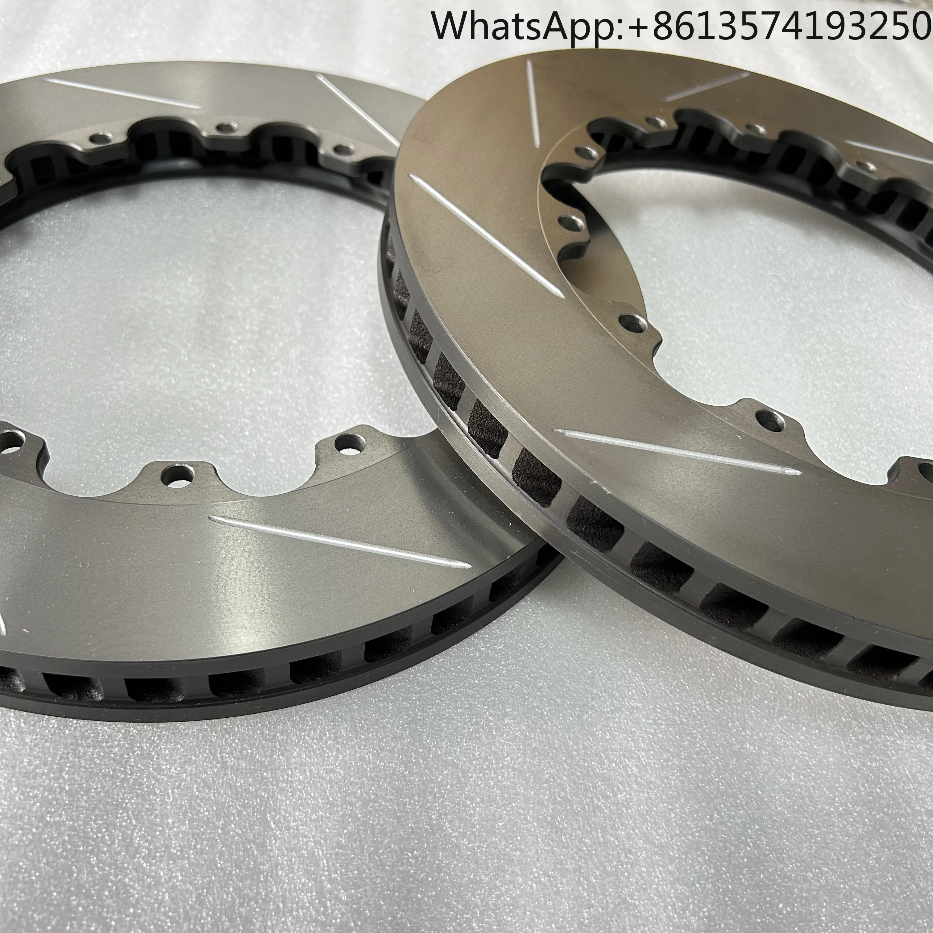 For New Condition High Carbon 355*32 Rear Brake Disc for VW Golf 6-Piston Caliper Compatible with Land Rover and Chery A7 Models
For New Condition High Carbon 355*32 Rear Brake Disc for VW Golf 6-Piston Caliper Compatible with Land Rover and Chery A7 Models