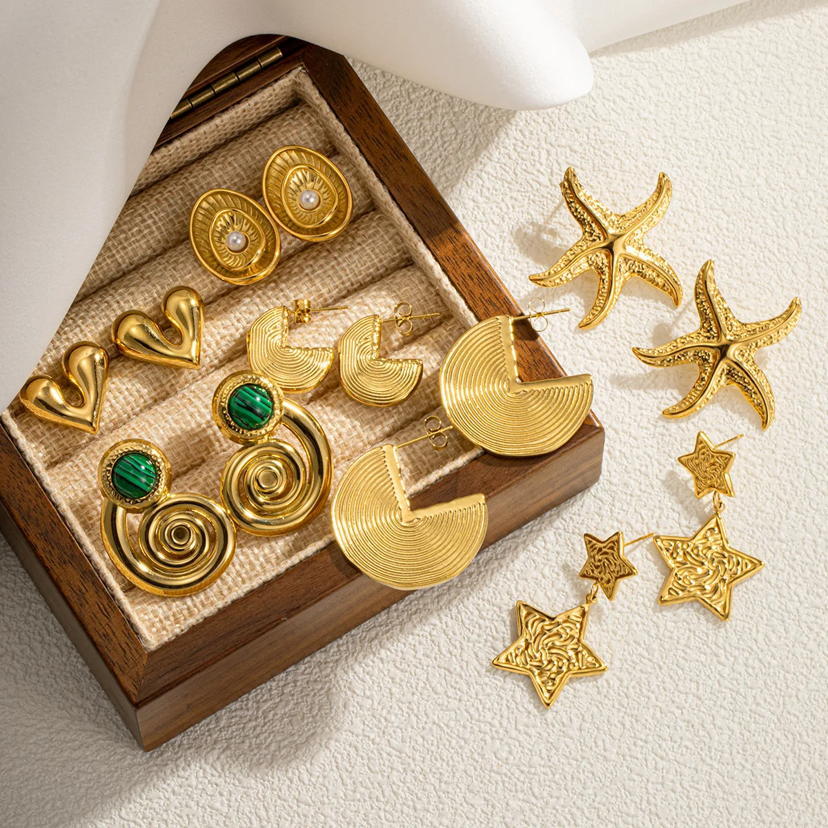 Fashion ladies' stainless steel earrings plated with 18k gold, starfish, conch, heart, star earrings, daily wear jewelry 
Fashion ladies' stainless steel earrings plated with 18k gold, starfish, conch, heart, star earrings, daily wear jewelry