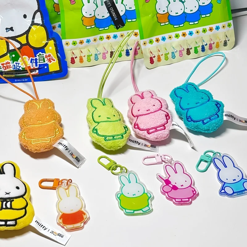 Новинка в наличии, оригинальный акриловый кулон MIFFY, слепая коробка, милое украшение из мультфильма, персонажи аниме, игрушки, подарки
Новинка в наличии, оригинальный акриловый кулон MIFFY, слепая коробка, милое украшение из мультфильма, персонажи аниме, игрушки, подарки