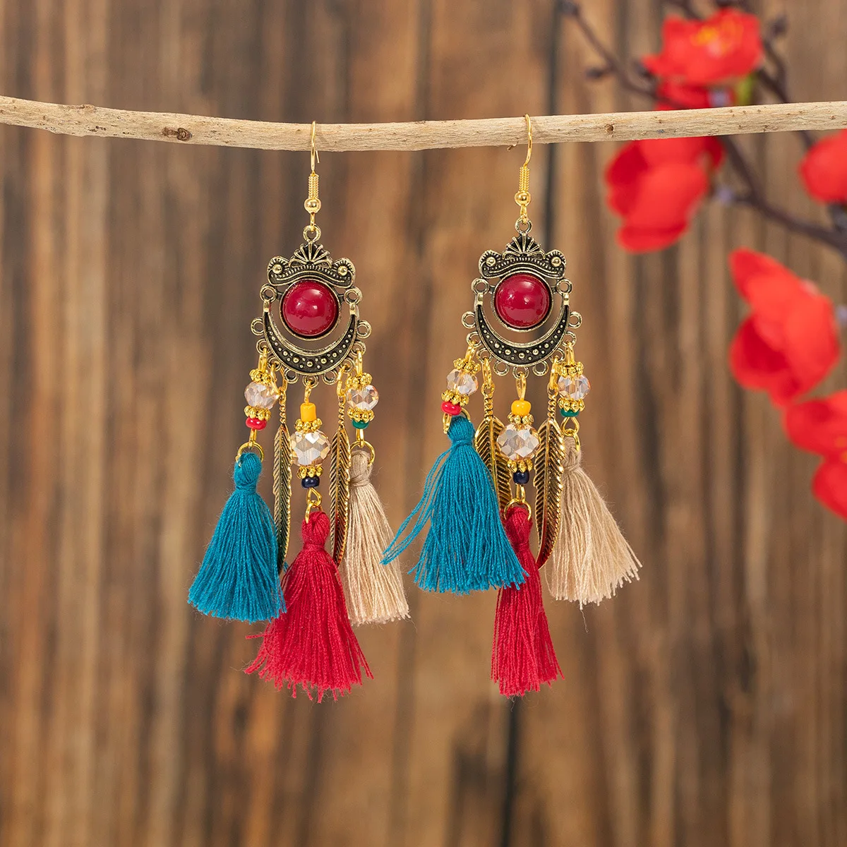 Ethnic style retro long tassel earrings Bohemian Yunnan tourism sweet and fresh performance accessories
Ethnic style retro long tassel earrings Bohemian Yunnan tourism sweet and fresh performance accessories