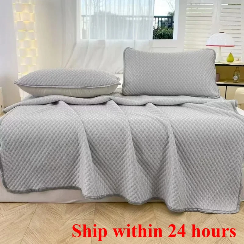 Summer cool ice silk jacquard ice bean bed sheet bed skirt mat 3-piece set machine washable
Summer cool ice silk jacquard ice bean bed sheet bed skirt mat 3-piece set machine washable
