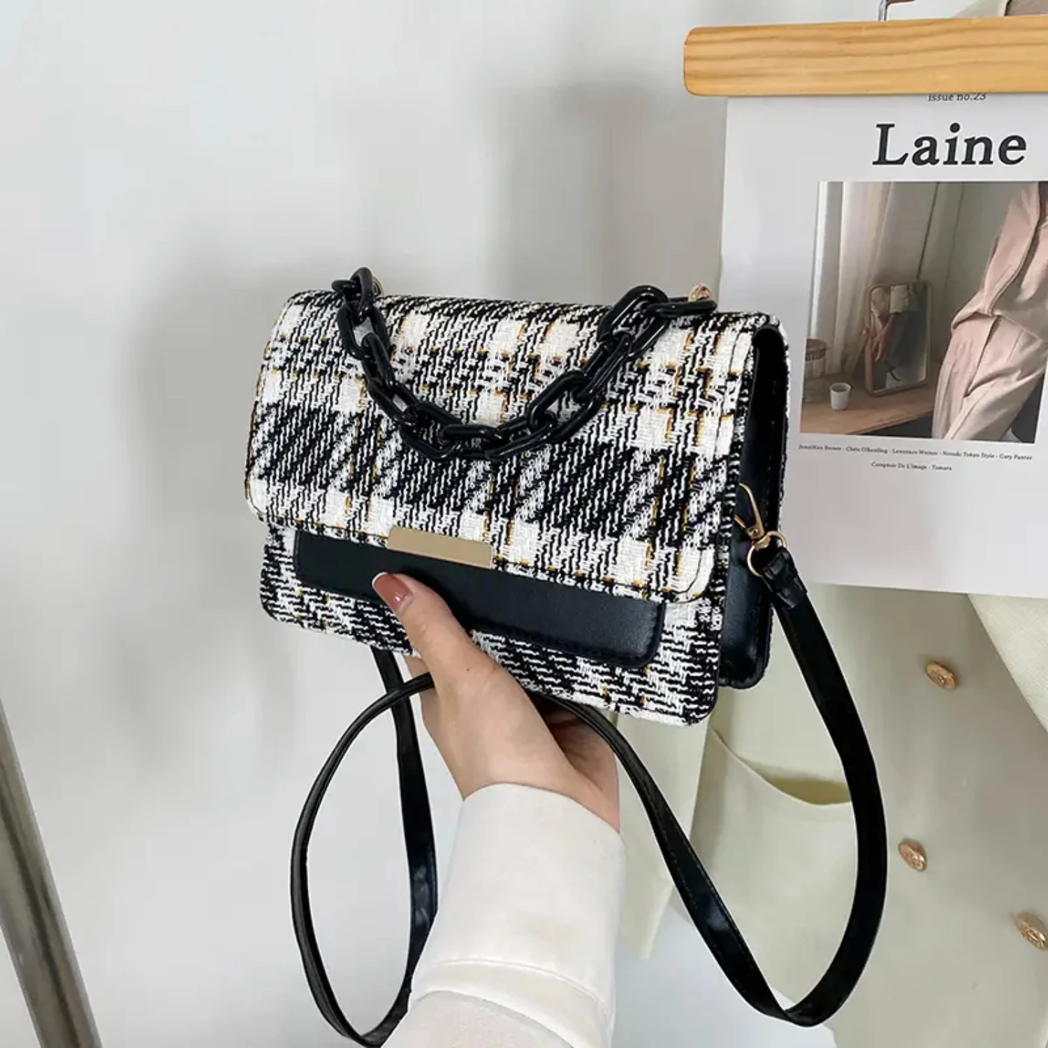 Trendy Square Shape Tweed Flap Bag with Stylish Plaid Pattern and Chain Decoration, Fashion Statement for Any Occasion
Trendy Square Shape Tweed Flap Bag with Stylish Plaid Pattern and Chain Decoration, Fashion Statement for Any Occasion