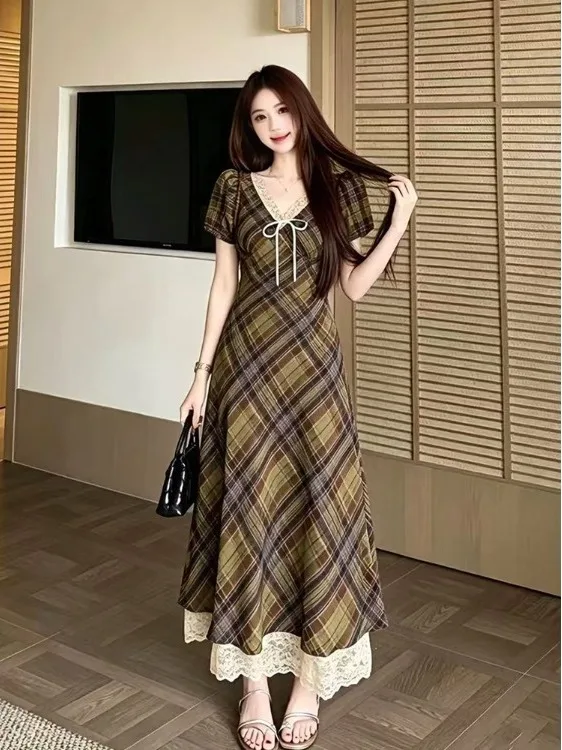 plus Size Women's Vintage Lace Splice V-Neck Short Sleeve Dress Summer New Waist Cinching Meat Concealing A-Line Skirt
plus Size Women's Vintage Lace Splice V-Neck Short Sleeve Dress Summer New Waist Cinching Meat Concealing A-Line Skirt