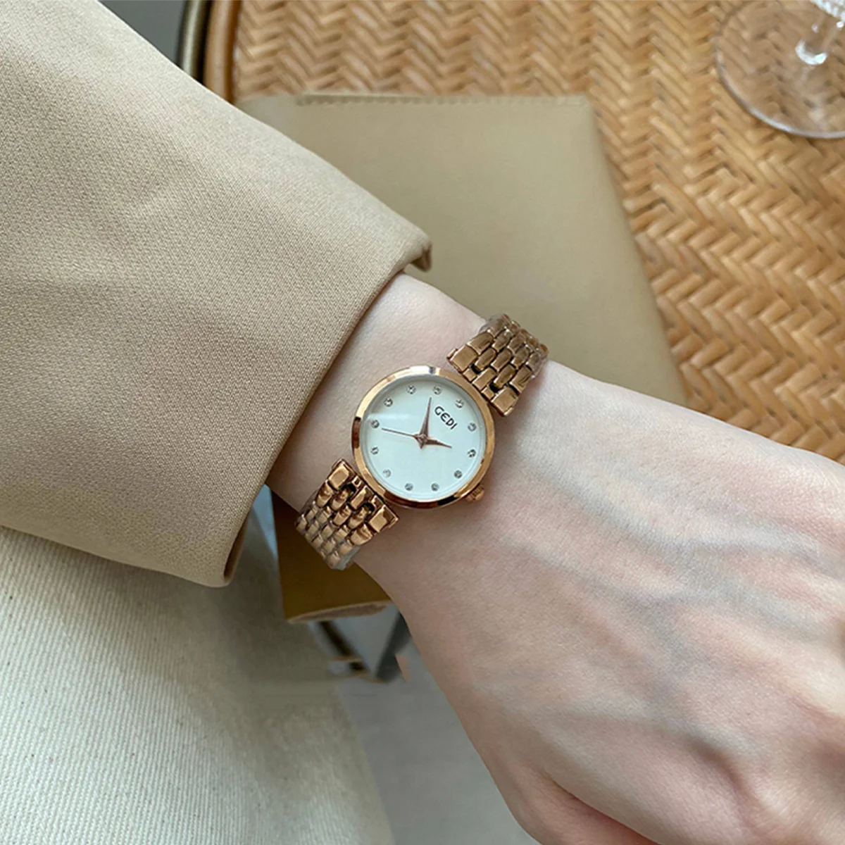 Woman Watch Stainless Steel Luxury Quartz Wristwatch Vintage Thin Bracelet Watches for Woman Elegant Office Dress Clock Gift
Woman Watch Stainless Steel Luxury Quartz Wristwatch Vintage Thin Bracelet Watches for Woman Elegant Office Dress Clock Gift