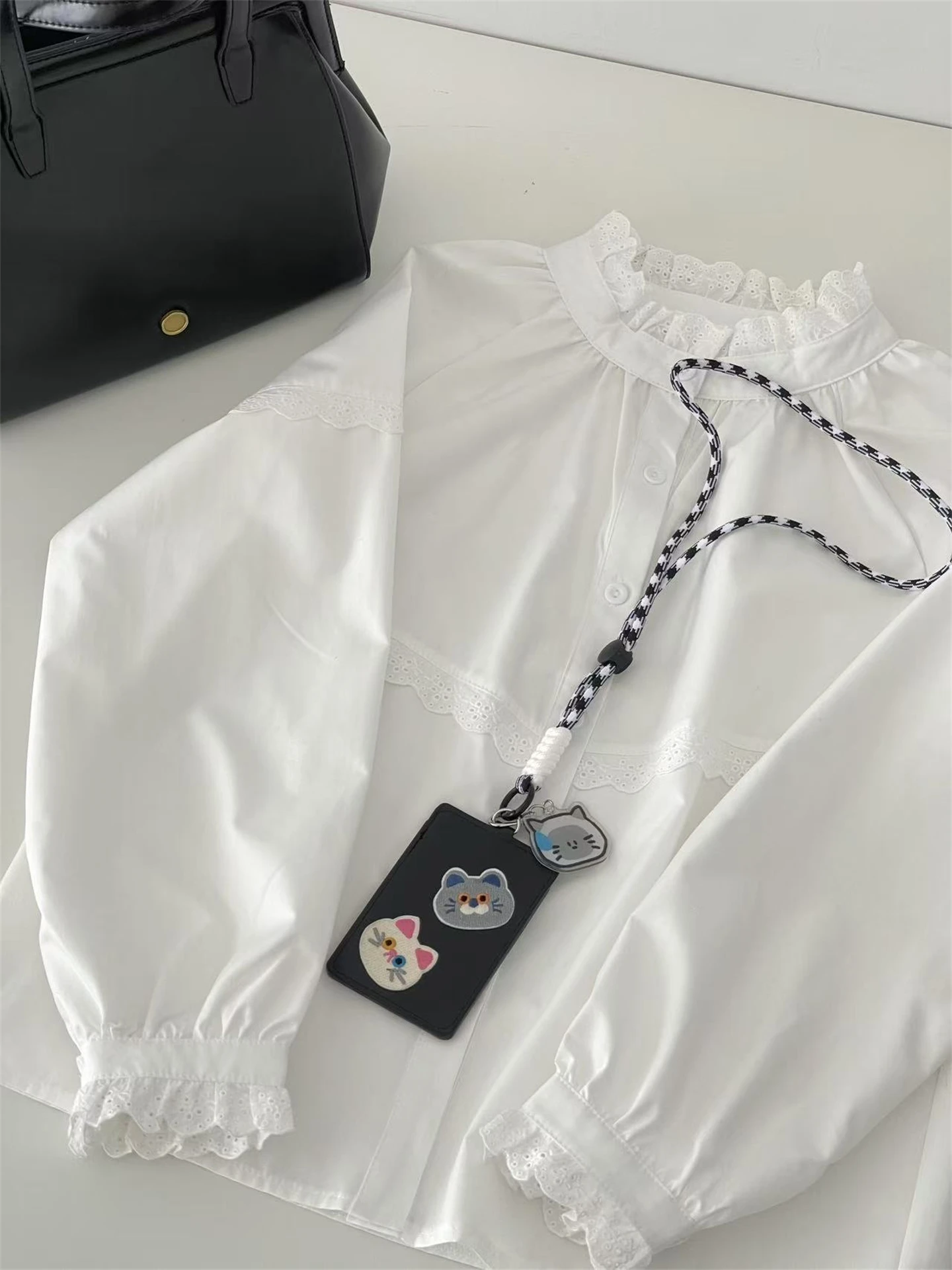 2025 New Lace Trim Stand Collar Long Sleeve Women's Shirt Loose Fit Slimming Versatile Top Spring Autumn Princess Style
2025 New Lace Trim Stand Collar Long Sleeve Women's Shirt Loose Fit Slimming Versatile Top Spring Autumn Princess Style