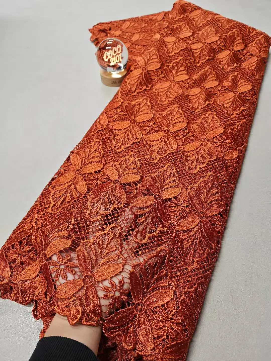 2025 африканская нигерийская кружевная ткань высокого качества с вышивкой, водорастворимая тюль, свадебное платье, гипюровые блестки, 5 ярдов, XL157
2025 африканская нигерийская кружевная ткань высокого качества с вышивкой, водорастворимая тюль, свадебное платье, гипюровые блестки, 5 ярдов, XL157