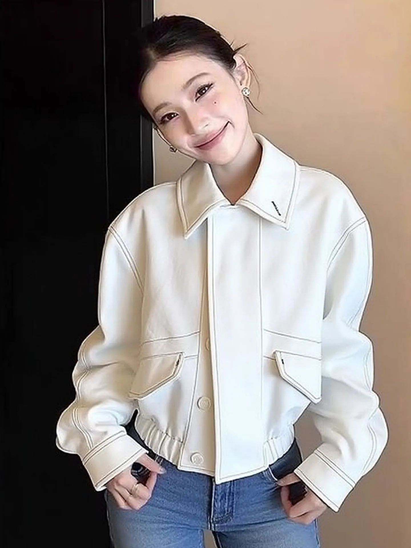 Женская свободная приталенная куртка Ele White с отложным воротником, повседневный топ для весны 2026, модная модель для офиса и повседневной носки
Женская свободная приталенная куртка Ele White с отложным воротником, повседневный топ для весны 2026, модная модель для офиса и повседневной носки