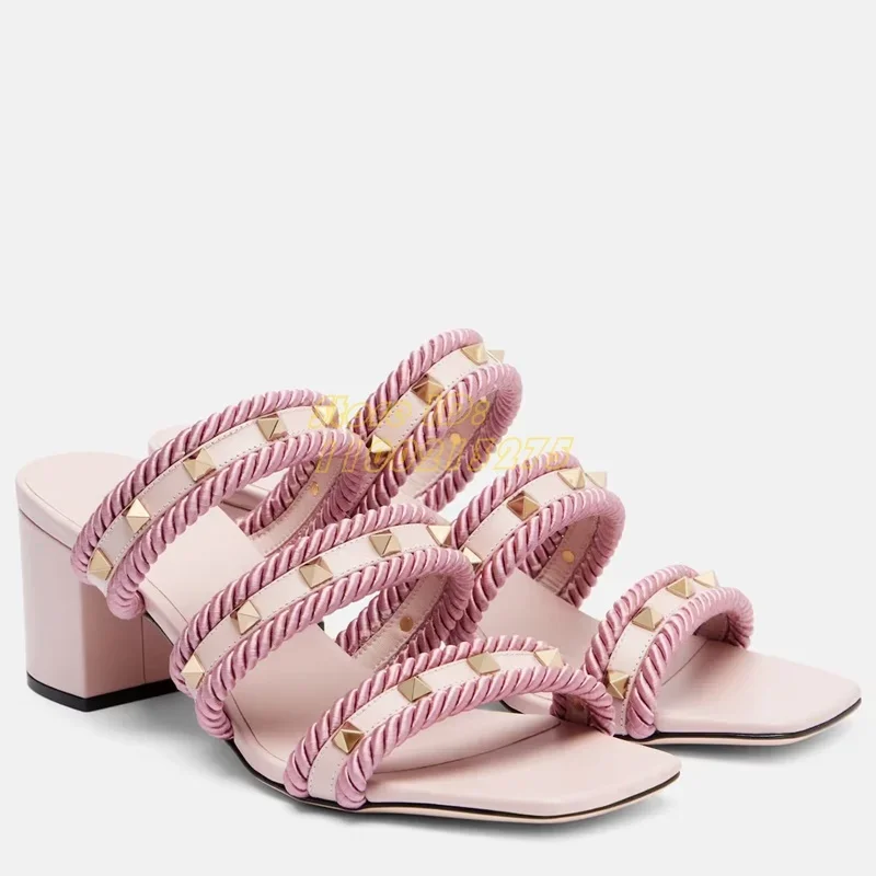 Розовые, бежевые тапочки на блочном каблуке с заклепками, модные летние женские модельные туфли без шнуровки с квадратным носком, лето 2024, подиумные туфли, шлепанцы ручной работы с ремешками
Розовые, бежевые тапочки на блочном каблуке с заклепками, модные летние женские модельные туфли без шнуровки с квадратным носком, лето 2024, подиумные туфли, шлепанцы ручной работы с ремешками