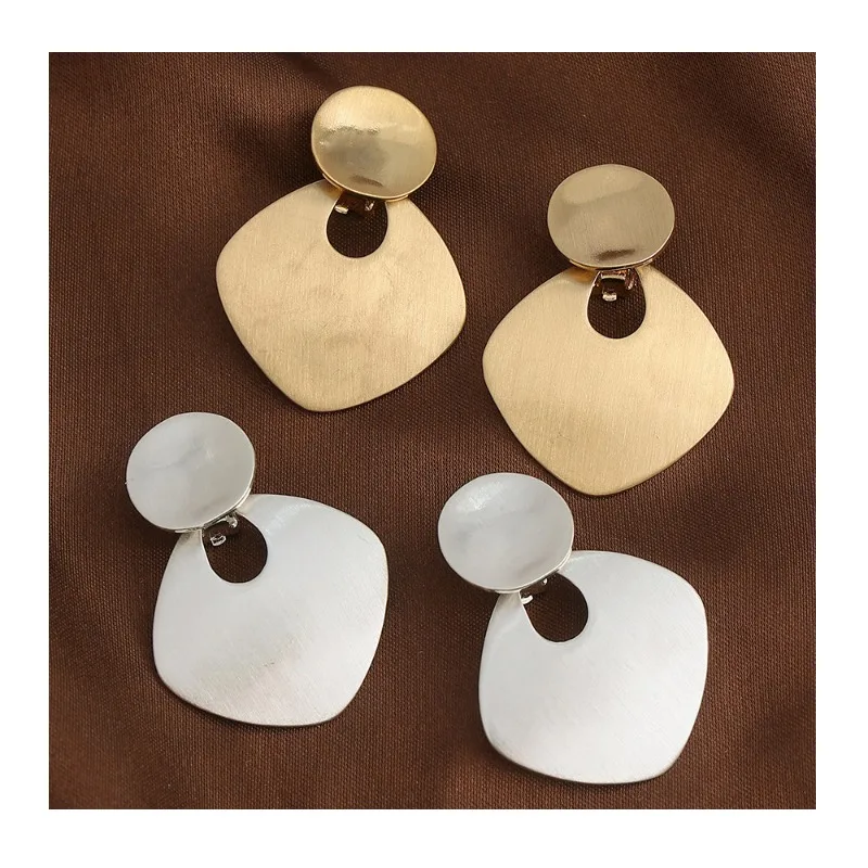 New Fashion Temperament Light Luxury Earrings Women's Alloy Simple Retro Versatile Personalized Brushed Ear Clips
New Fashion Temperament Light Luxury Earrings Women's Alloy Simple Retro Versatile Personalized Brushed Ear Clips