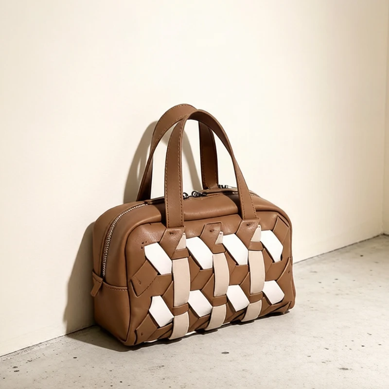Casual Small Bowling Bag For Women Luxury Designer Handbag Purse 2026 New In PU Cross Braided Contrasting Colors Handle Shoulder
Casual Small Bowling Bag For Women Luxury Designer Handbag Purse 2026 New In PU Cross Braided Contrasting Colors Handle Shoulder