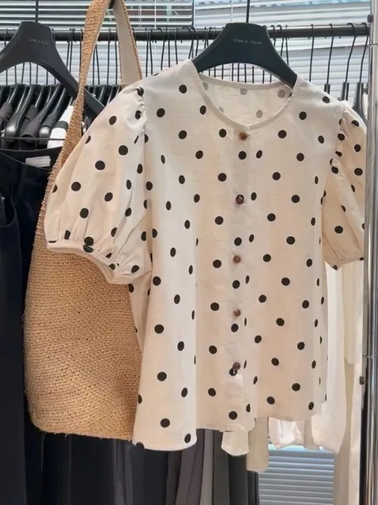Sweet Retro Polka Dot Bubble Sleeve Shirt Women's Summer round Neck Single Button Slimming Doll Shirt Short Sleeve Top
Sweet Retro Polka Dot Bubble Sleeve Shirt Women's Summer round Neck Single Button Slimming Doll Shirt Short Sleeve Top